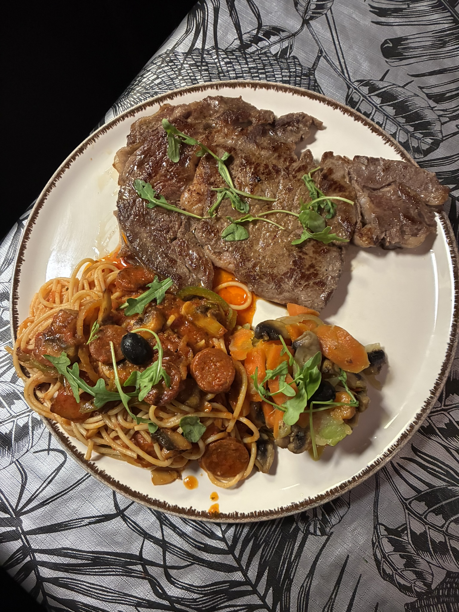 Entrecôte sauce Palermo avec spaghettis et salade – 2