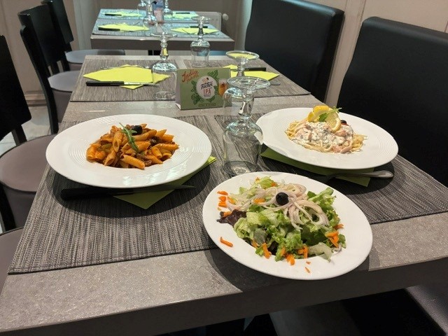 Penne Palermo,spaghetti saumon et salade